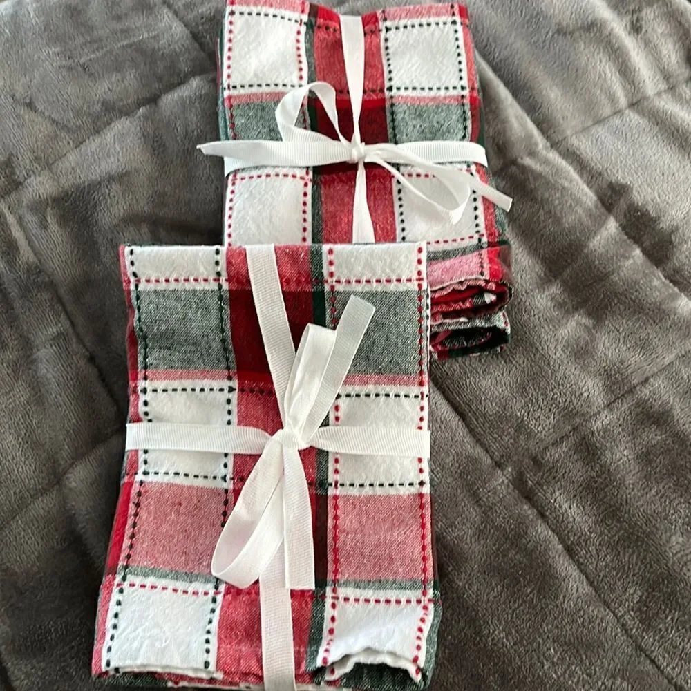 Set of 5 Bold & Vibrant White Green Red Plaid Cotton Cloth Christmas Napkins